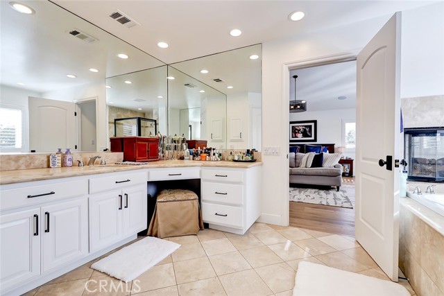 2304 Elm Avenue, Manhattan Beach, California 90266, 5 Bedrooms Bedrooms, ,4 BathroomsBathrooms,Residential,Sold,Elm,SB21197598