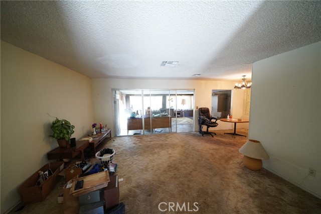 Detail Gallery Image 8 of 22 For 17955 Cantara St, Reseda,  CA 91335 - 4 Beds | 2 Baths
