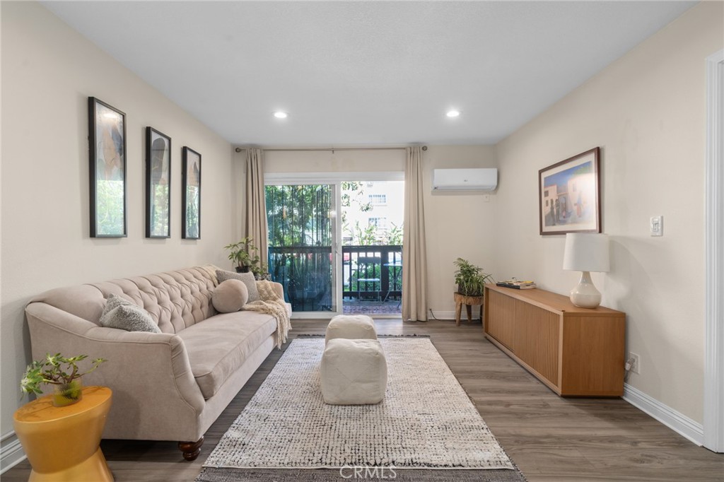 525 S Ardmore Avenue #108