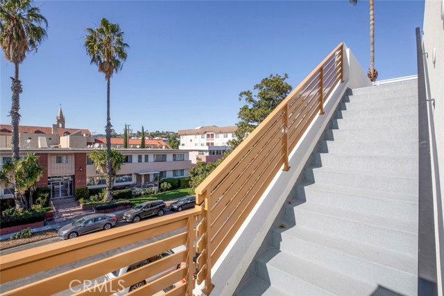 Detail Gallery Image 28 of 30 For 1754 N Berendo St #C,  Los Angeles,  CA 90027 - 3 Beds | 2/1 Baths