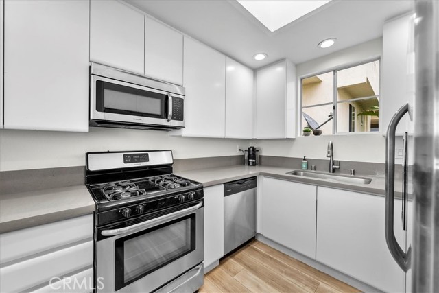 4216 Highland Avenue, Manhattan Beach, California 90266, 2 Bedrooms Bedrooms, ,2 BathroomsBathrooms,Residential,Sold,Highland,SB22108574