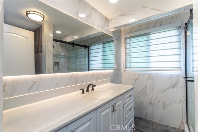 2750 San Carlos Lane, Costa Mesa CA: https://media.crmls.org/medias/9b292316-c21a-411c-ac3e-1125f112aa16.jpg