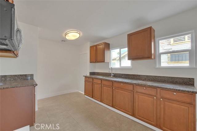 547 W 106th Street, Los Angeles CA: https://media.crmls.org/medias/9b294925-7131-4600-8789-80a3c1542ebe.jpg
