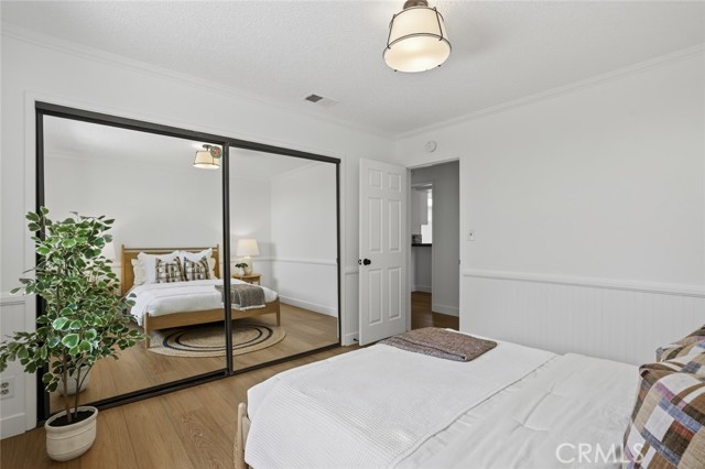 983 Oak Street, Costa Mesa CA: https://media.crmls.org/medias/9b2988d0-9e86-4f0e-9116-1bec4e9a7386.jpg