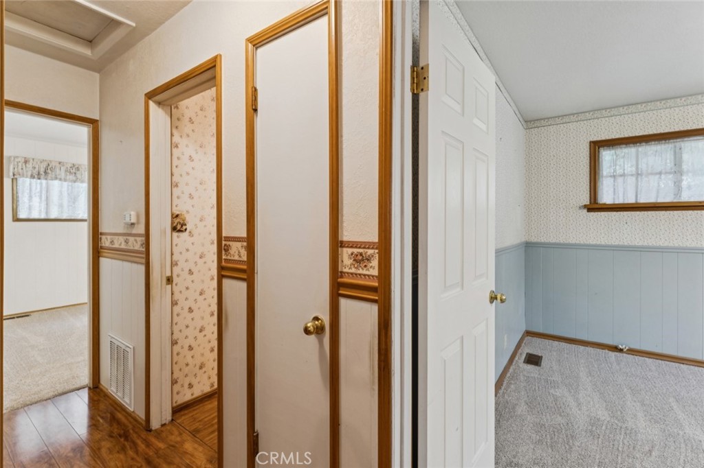 https://media.crmls.org/medias/9b2a56e7-f499-42e1-9e39-150d0c384316.jpg?preset=X-Large