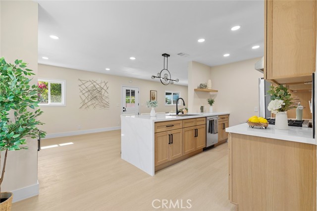 11091 Ranger Drive, Los Alamitos CA: https://media.crmls.org/medias/9b2b7954-5364-4707-83a6-80f97dbf0e67.jpg