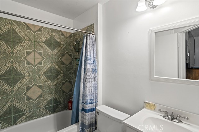 Detail Gallery Image 10 of 17 For 1227 S Garnsey St, Santa Ana,  CA 92707 - 3 Beds | 2 Baths