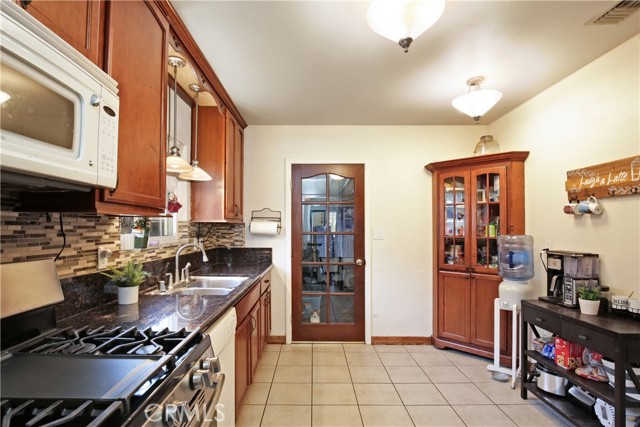 Detail Gallery Image 6 of 23 For 9111 Morrill Ave, Santa Fe Springs,  CA 90670 - 4 Beds | 2 Baths