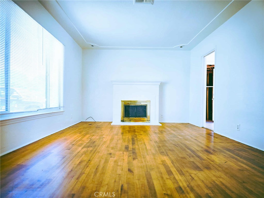 https://media.crmls.org/medias/9b2df116-36b5-4f8a-8c2d-6eec1057be59.jpg?preset=X-Large