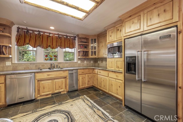625 Cedar Glen Drive, Big Bear City CA: https://media.crmls.org/medias/9b2e8e64-c46d-424f-a89d-1f02433c5afc.jpg