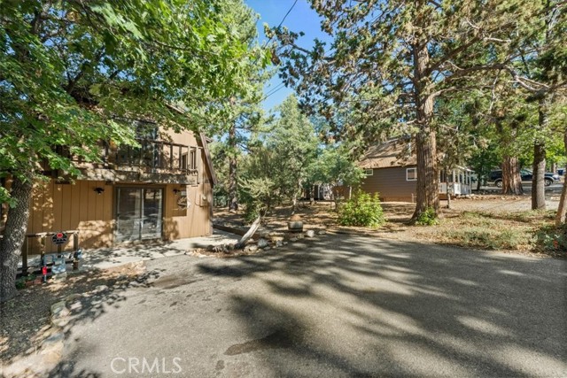 755 Holmes Lane, Sugarloaf CA: https://media.crmls.org/medias/9b2f8e7d-d8e5-4fd7-ba4f-0cf9594df1f0.jpg