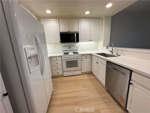 Detail Gallery Image 2 of 16 For 418 Timberwood, Irvine,  CA 92620 - 2 Beds | 1 Baths