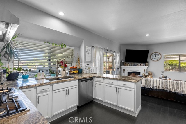 Detail Gallery Image 12 of 45 For 22565 Pecan Pl, Saugus,  CA 91390 - 4 Beds | 2/1 Baths