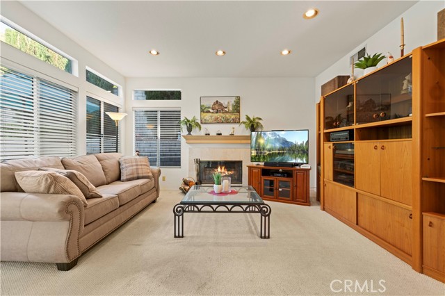 Detail Gallery Image 24 of 73 For 14523 Grandifloras Rd, Canyon Country,  CA 91387 - 6 Beds | 3 Baths