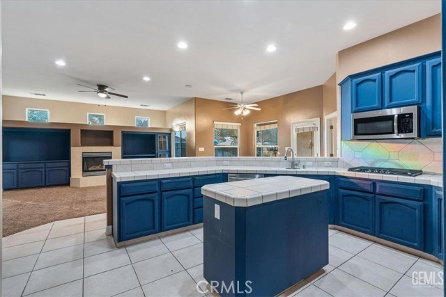 Detail Gallery Image 7 of 38 For 1933 Kellie Marie, Bakersfield,  CA 93314 - 5 Beds | 3 Baths