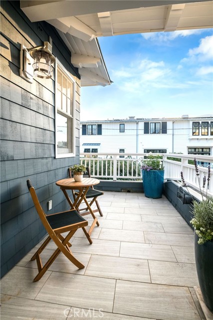 501 6th Place, Manhattan Beach, California 90266, 4 Bedrooms Bedrooms, ,2 BathroomsBathrooms,Residential,Sold,6th,SB23176896