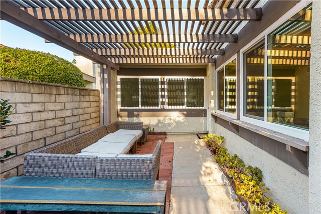 Detail Gallery Image 4 of 42 For 5573 E Vista Del Rio, Anaheim,  CA 92807 - 2 Beds | 2/1 Baths