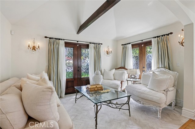 Detail Gallery Image 4 of 54 For 22015 Independencia St, Woodland Hills,  CA 91364 - 3 Beds | 2 Baths