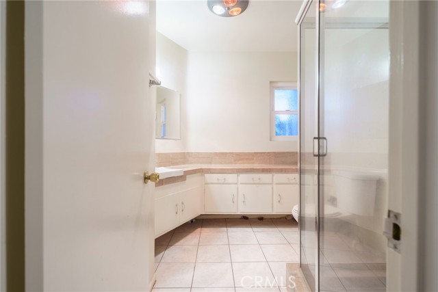 Detail Gallery Image 17 of 33 For 9356 Beckford, Northridge,  CA 91324 - 4 Beds | 3 Baths