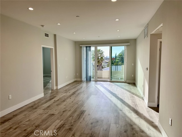 Detail Gallery Image 3 of 34 For 5820 La Mirada Ave #403,  Hollywood,  CA 90038 - 2 Beds | 2 Baths