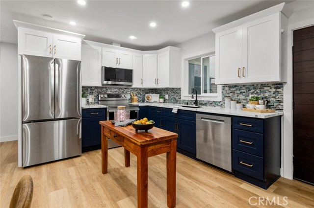 23 65th Place, Long Beach CA: https://media.crmls.org/medias/9b328546-4406-405d-915d-da7efd075af2.jpg