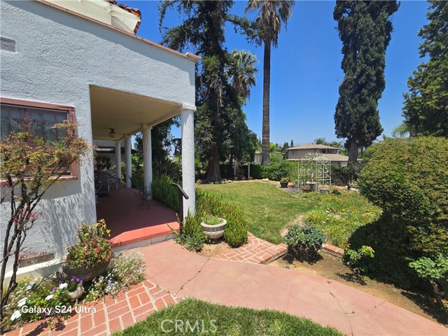 11460 Terracina Blvd, Redlands CA: https://media.crmls.org/medias/9b334477-1825-40e4-a6d5-b4ae51a41c47.jpg