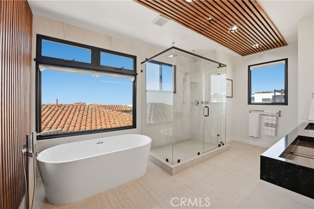 Detail Gallery Image 12 of 72 For 5108 Gordon Ln, San Diego,  CA 92109 - 4 Beds | 5/1 Baths