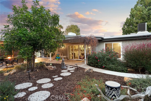 4835 Almidor Avenue, Woodland Hills CA: https://media.crmls.org/medias/9b33fb9a-902b-4e95-9dbe-9305f7e76bac.jpg