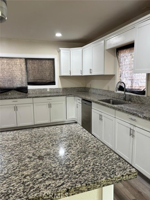 Detail Gallery Image 7 of 20 For 1500 Palm Dr, Bakersfield,  CA 93305 - 3 Beds | 2 Baths