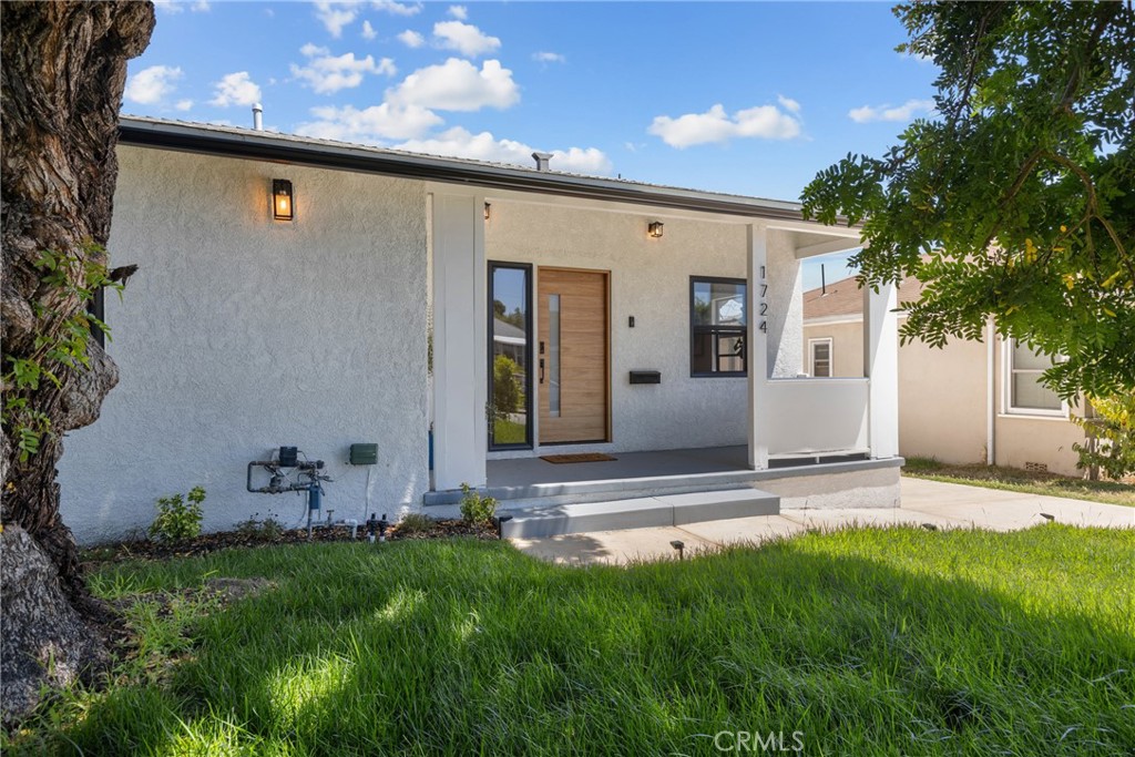 MLS #OC25080580 img 2