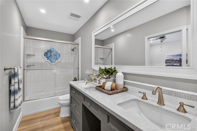 Image 29 of 75 For 1001 4th  