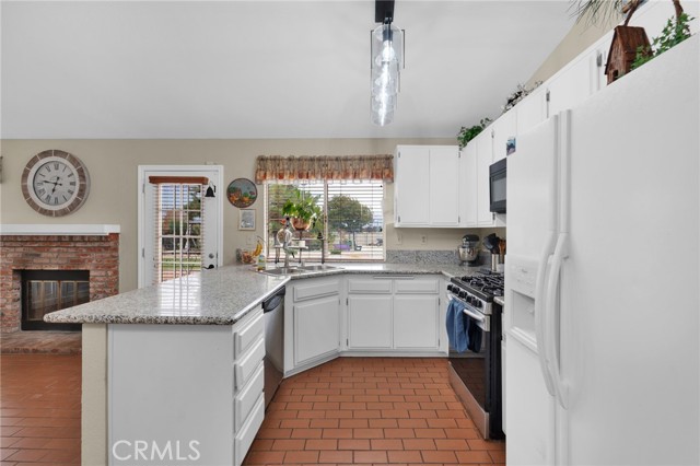 11359 Courtside, Victorville CA: https://media.crmls.org/medias/9b36ee31-17f1-417a-9afb-dff31d5200c4.jpg