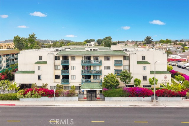 321 N orange, Monterey Park CA: https://media.crmls.org/medias/9b3718ab-be03-4f54-9c93-13f1873bf098.jpg
