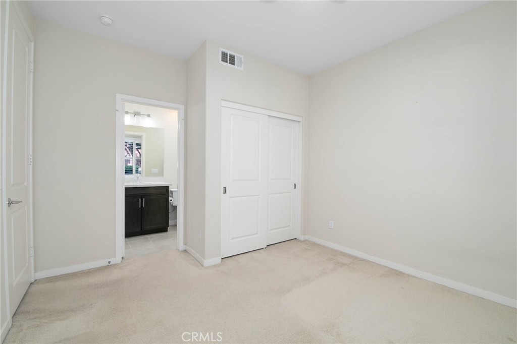 https://media.crmls.org/medias/9b37489c-3064-4762-843f-0116642692ad.jpg?preset=X-Large