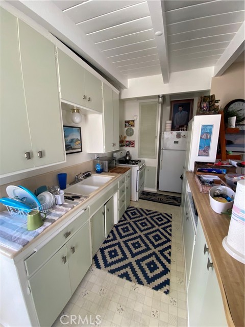 135 28th Street, Hermosa Beach CA: https://media.crmls.org/medias/9b378adf-5f77-43f1-904e-a5019a2e86be.jpg
