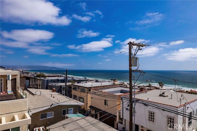 319 26th Place, Manhattan Beach, California 90266, 3 Bedrooms Bedrooms, ,2 BathroomsBathrooms,Residential,Sold,26th,SB22115573