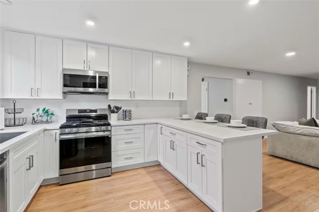 Detail Gallery Image 8 of 17 For 6537 Sheltondale, West Hills,  CA 91307 - 3 Beds | 2 Baths