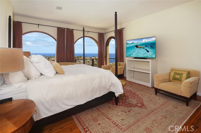 1131 Emerald Bay, Laguna Beach CA: https://media.crmls.org/medias/9b38814b-478a-4de4-9525-b7afca05a006.jpg