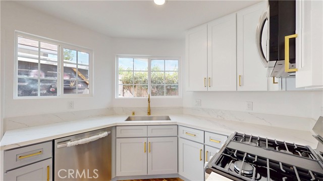 Detail Gallery Image 13 of 24 For 13960 Almetz, Sylmar,  CA 91342 - 3 Beds | 2 Baths