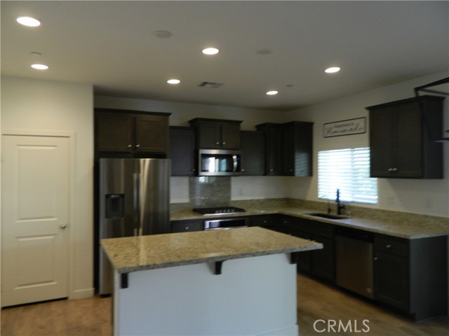 Detail Gallery Image 5 of 28 For 24231 Buckeye, Murrieta,  CA 92562 - 4 Beds | 3 Baths