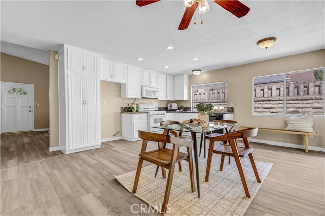Detail Gallery Image 6 of 31 For 25402 via Jardin, Valencia,  CA 91355 - 4 Beds | 2 Baths