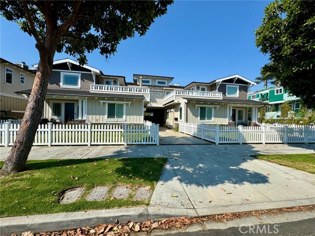 Detail Gallery Image 2 of 75 For 804 N Irena Ave #B,  Redondo Beach,  CA 90277 - 3 Beds | 2/1 Baths