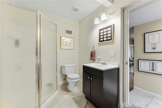5187 Llano Drive, Woodland Hills CA: https://media.crmls.org/medias/9b3a38e9-bfc9-4039-a4d8-8eb191cfd419.jpg