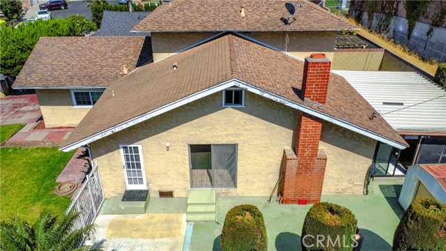 1702 E Bach Street, Carson CA: https://media.crmls.org/medias/9b3aedc1-788a-4952-a822-0bcdde1d08fa.jpg