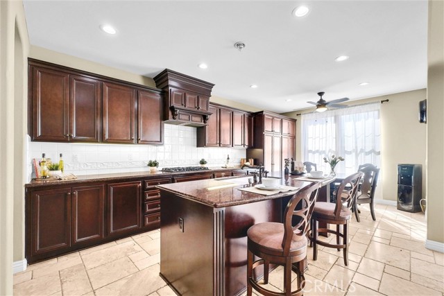 Detail Gallery Image 16 of 45 For 3328 S Crawford, Santa Ana,  CA 92704 - 5 Beds | 4/1 Baths