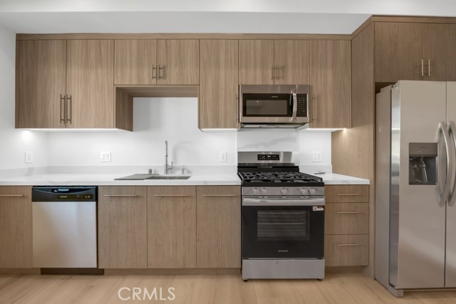 Detail Gallery Image 22 of 46 For 4801 Abbeyville Ave, Woodland Hills,  CA 91364 - 5 Beds | 5/2 Baths