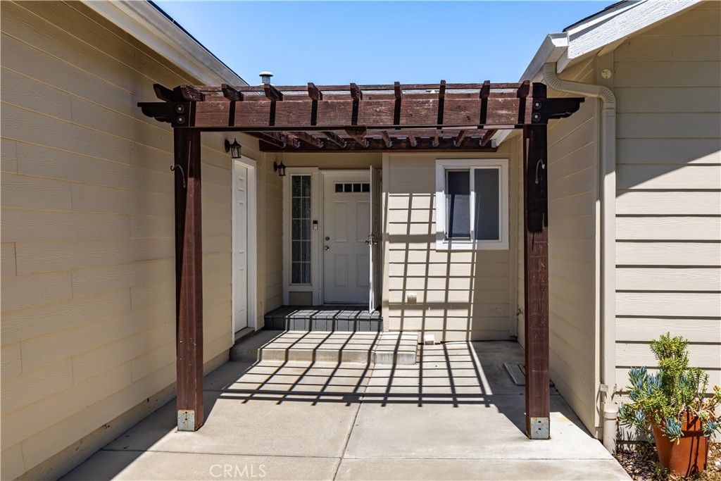 https://media.crmls.org/medias/9b3d7679-104c-48ee-9866-dc0e38b03d25.jpg?preset=X-Large