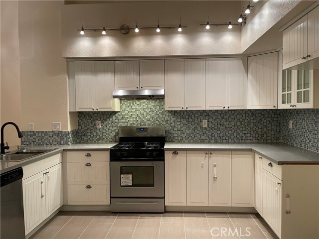Detail Gallery Image 6 of 15 For 2929 Crape Myrtle Cir, Chino Hills,  CA 91709 - 3 Beds | 3 Baths