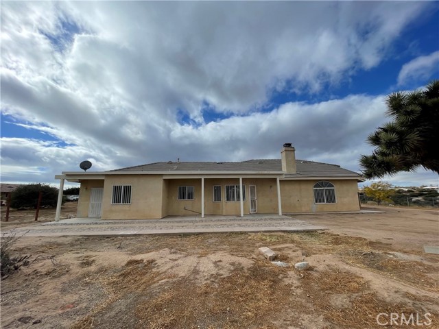 Detail Gallery Image 5 of 21 For 11155 Prairie, Oak Hills,  CA 92344 - 4 Beds | 3 Baths