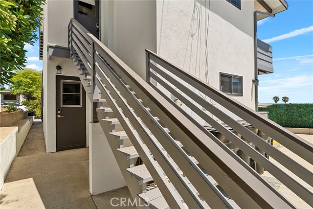 284 Chiquita Street, Laguna Beach CA: https://media.crmls.org/medias/9b3ec147-163c-402e-b098-a7283d76bd5c.jpg